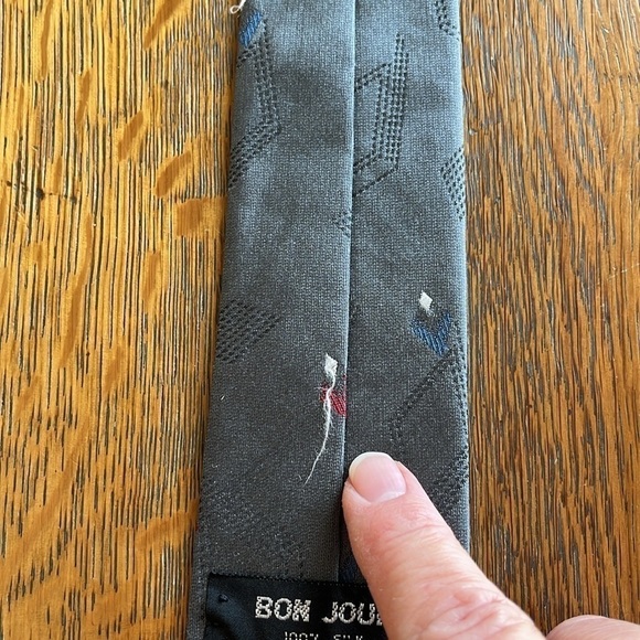 Bon Jour 100% Silk Tie Gray with Blue and Red Hearts Stitching Detail. - Picture 8 of 9